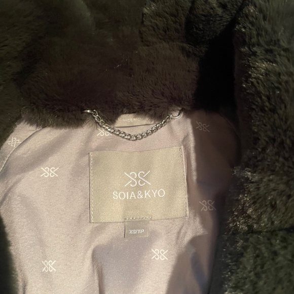 Faux fur jacket - Picture 2 of 5